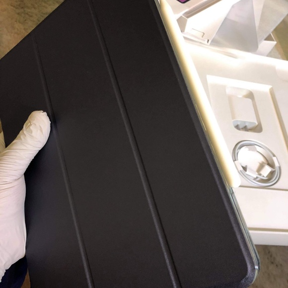 Apple iPad Pro 5th Generation 256GB,5G SIM CARD,Magic Keyboard & Apple Pencil . - Picture 4 of 8